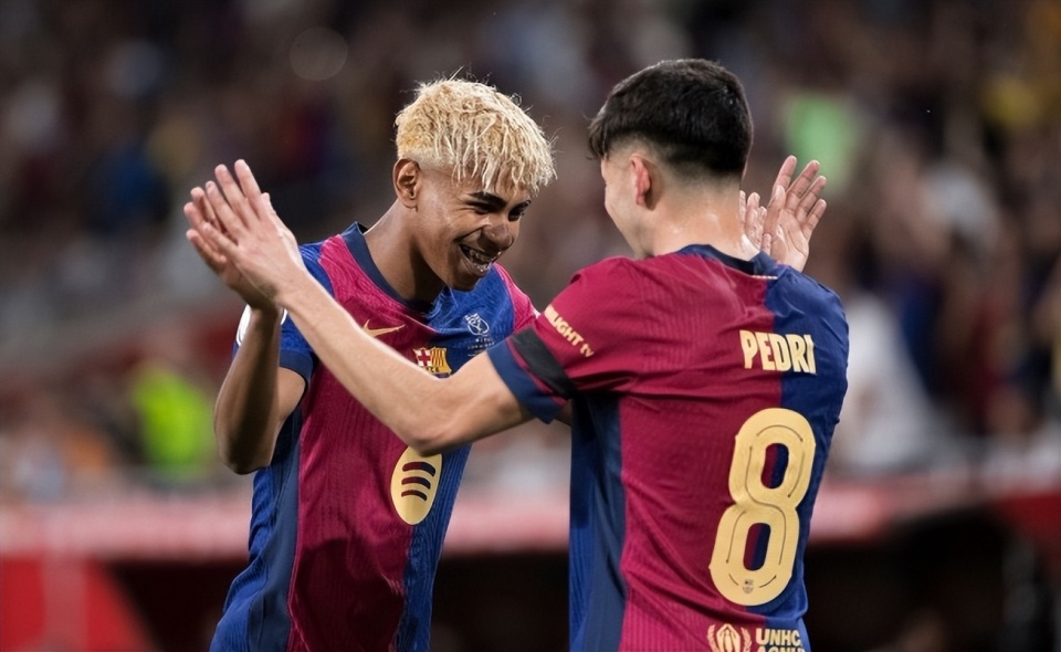 官方：今夏加盟维拉的19岁后卫厄兹詹租借加盟安德莱赫特