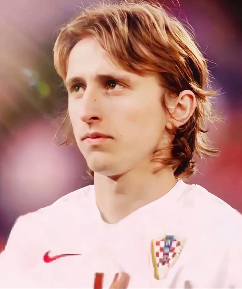 曼联旧将梅开二度：欧冠导演逆袭好戏，20场造17球太犀利