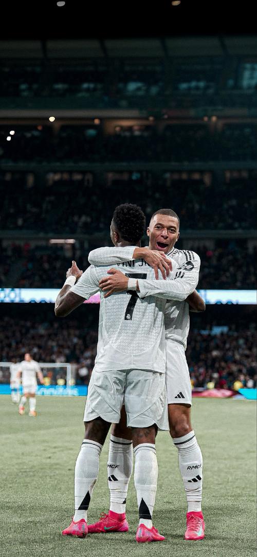 替补球员关键时刻破门逆转比赛